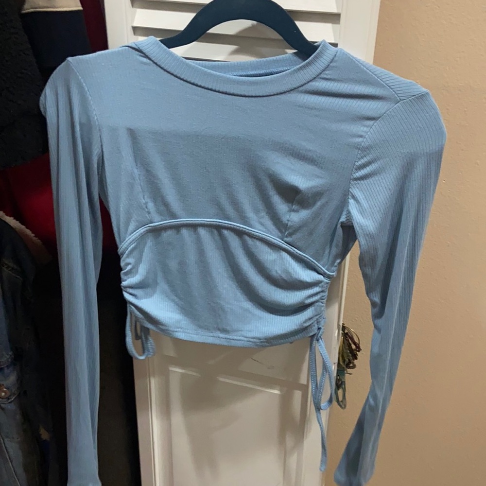 Cropped long sleeve top